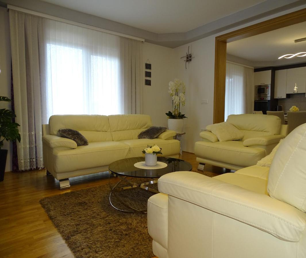 Ferienwohnung Holiday House Roncevic 50 M From Sea A1 Jasenice  Exterior foto